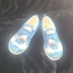 Gsp kids shark slip ons